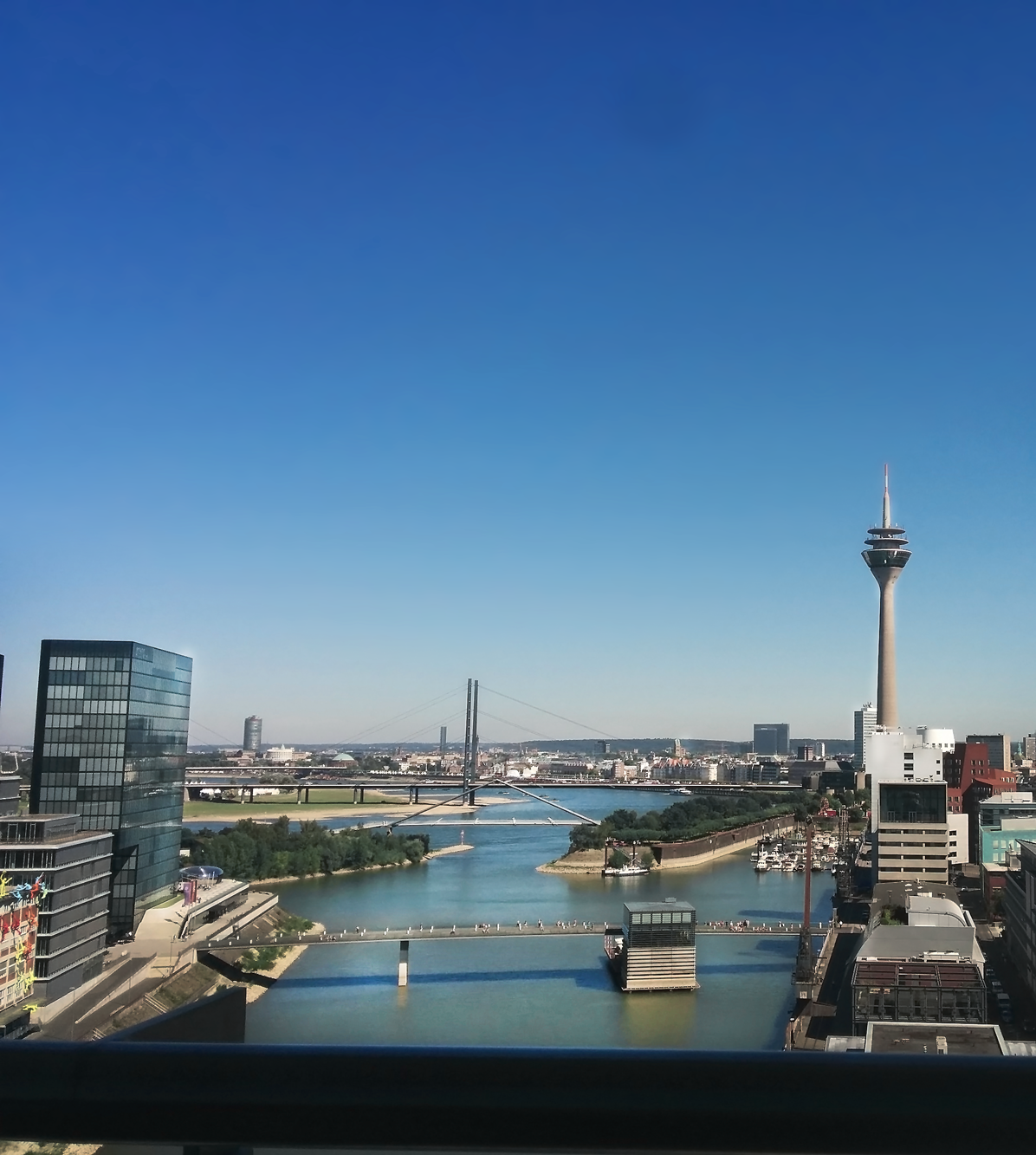 Die Düsseldorfer Skyline, Standort von Cult-Clean